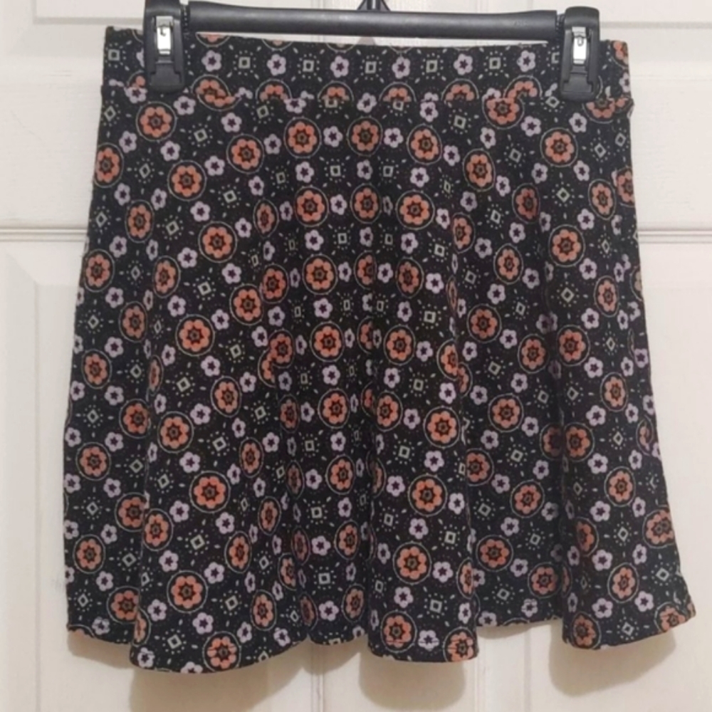 3/$15 LA Hearts Skater style mini skirt Sz Medium